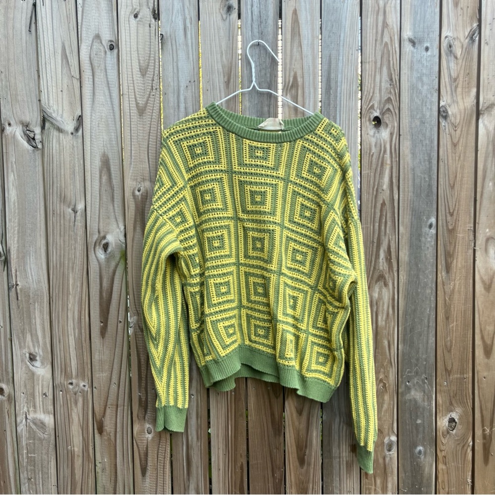 Green & Yellow spiral pullover sweater